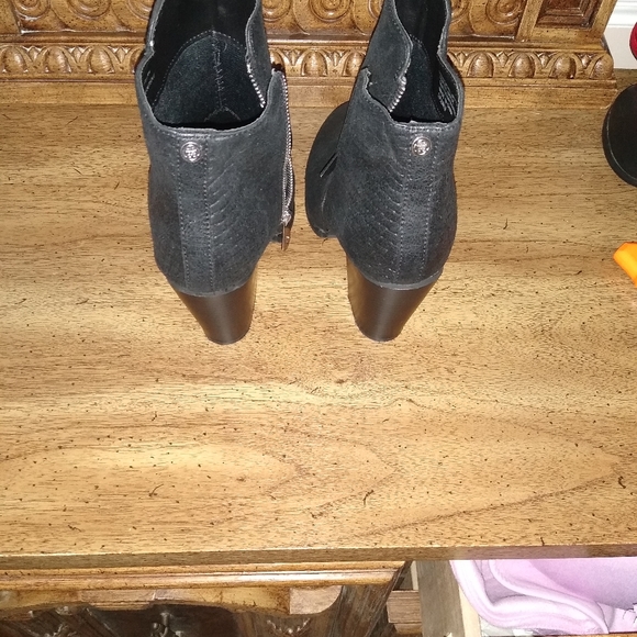 Nice pair of black booties - Picture 2 of 4